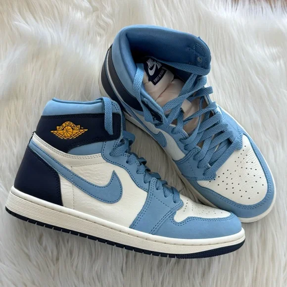 Women’s Jordan 1 Highs Size 9 - Picture 1 of 3